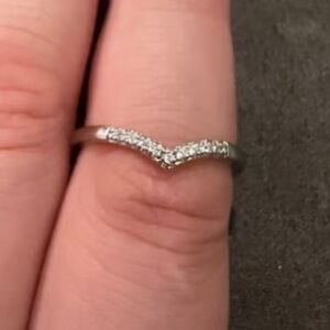 V-Contour Accent Ring - size 8